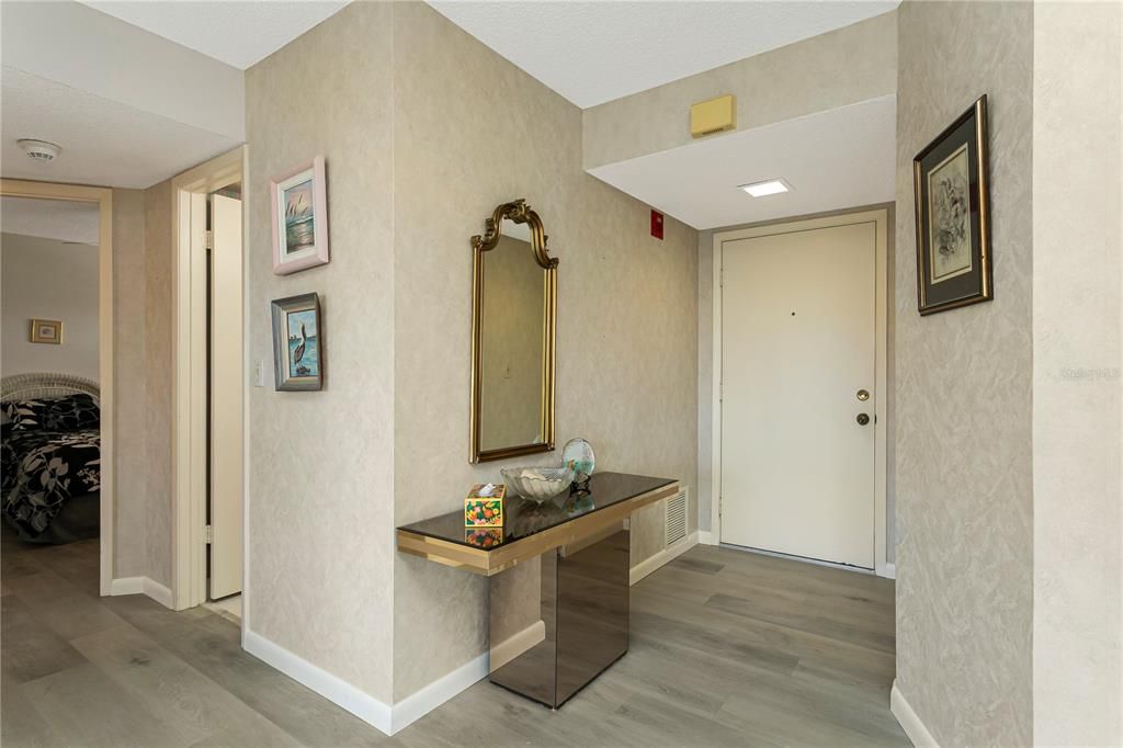For Sale: $174,900 (2 beds, 2 baths, 1104 Square Feet)
