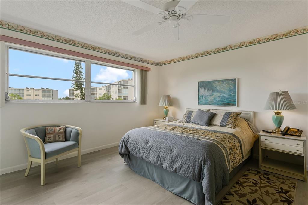 For Sale: $174,900 (2 beds, 2 baths, 1104 Square Feet)