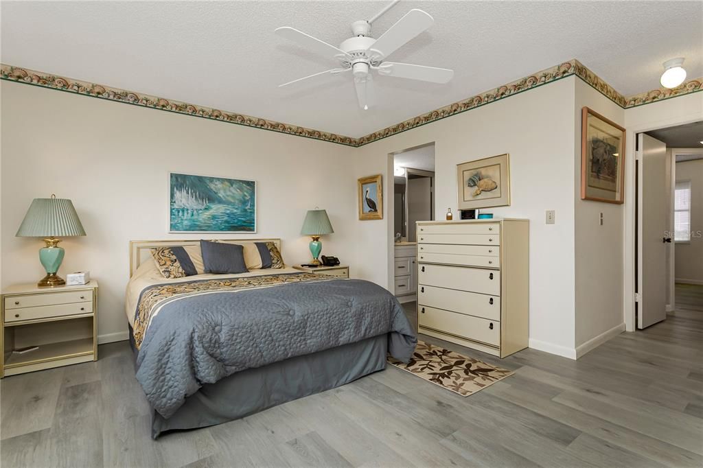 For Sale: $174,900 (2 beds, 2 baths, 1104 Square Feet)