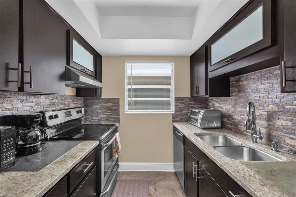 Activo con contrato: $320,000 (3 camas, 2 baños, 1108 Pies cuadrados)