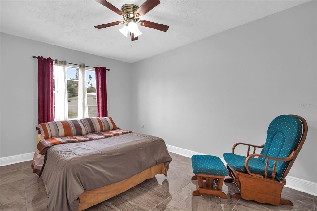 Activo con contrato: $320,000 (3 camas, 2 baños, 1108 Pies cuadrados)