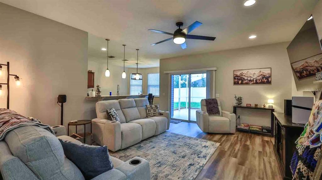 For Sale: $309,000 (3 beds, 2 baths, 1327 Square Feet)