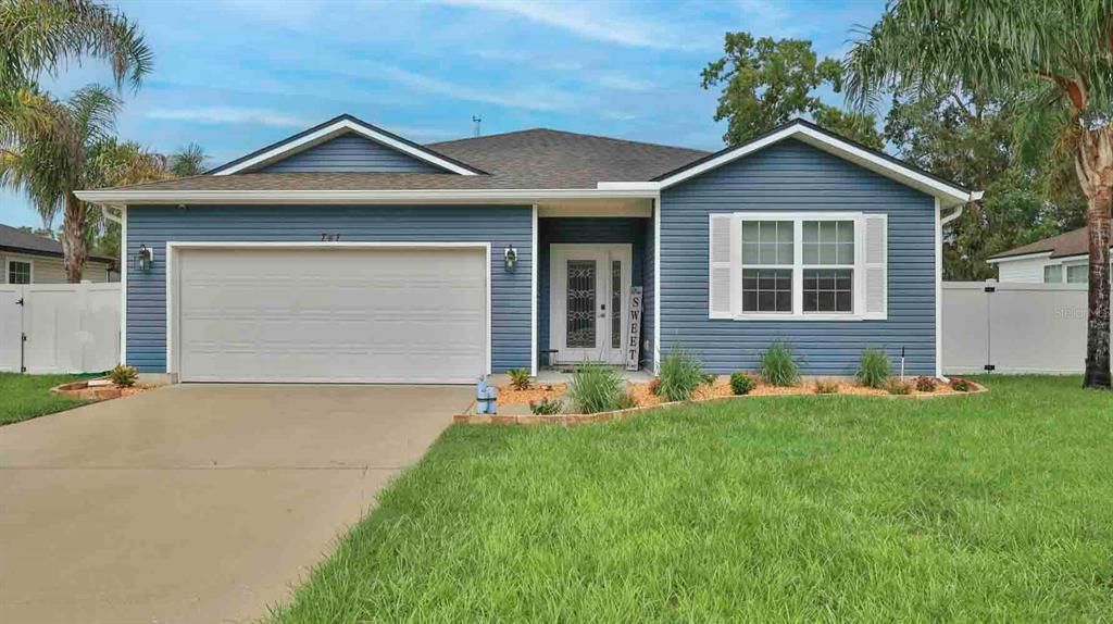 For Sale: $309,000 (3 beds, 2 baths, 1327 Square Feet)