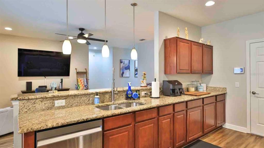 For Sale: $309,000 (3 beds, 2 baths, 1327 Square Feet)