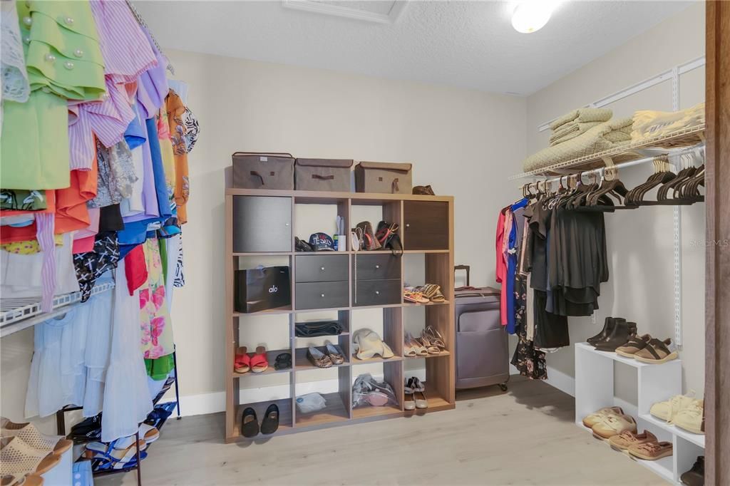 En Venta: $650,000 (5 camas, 3 baños, 3420 Pies cuadrados)