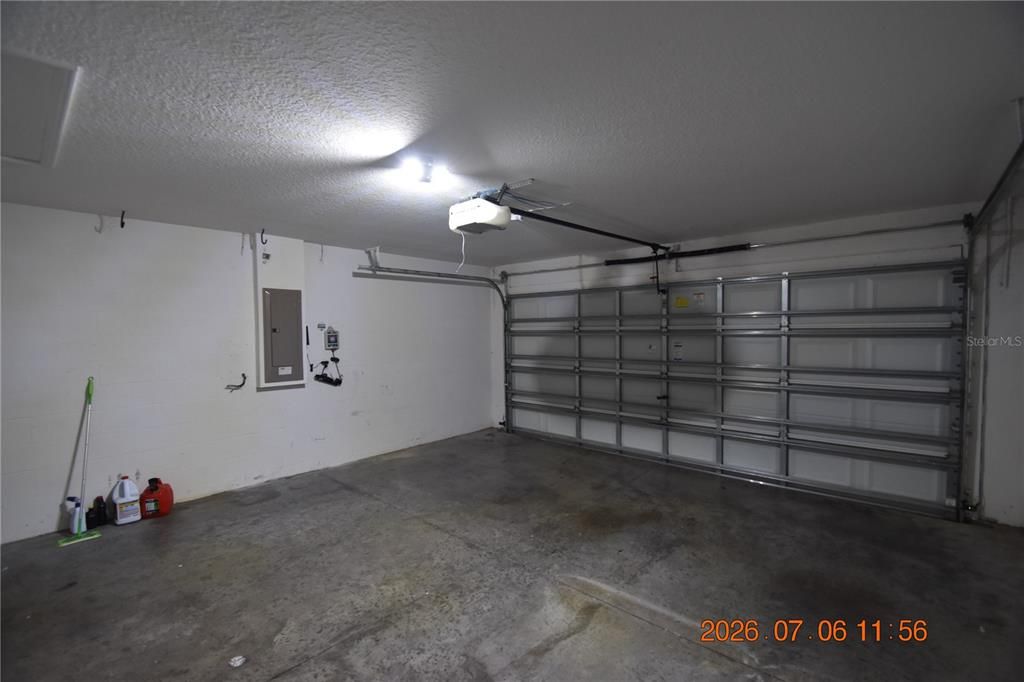 For Rent: $2,395 (3 beds, 2 baths, 1884 Square Feet)