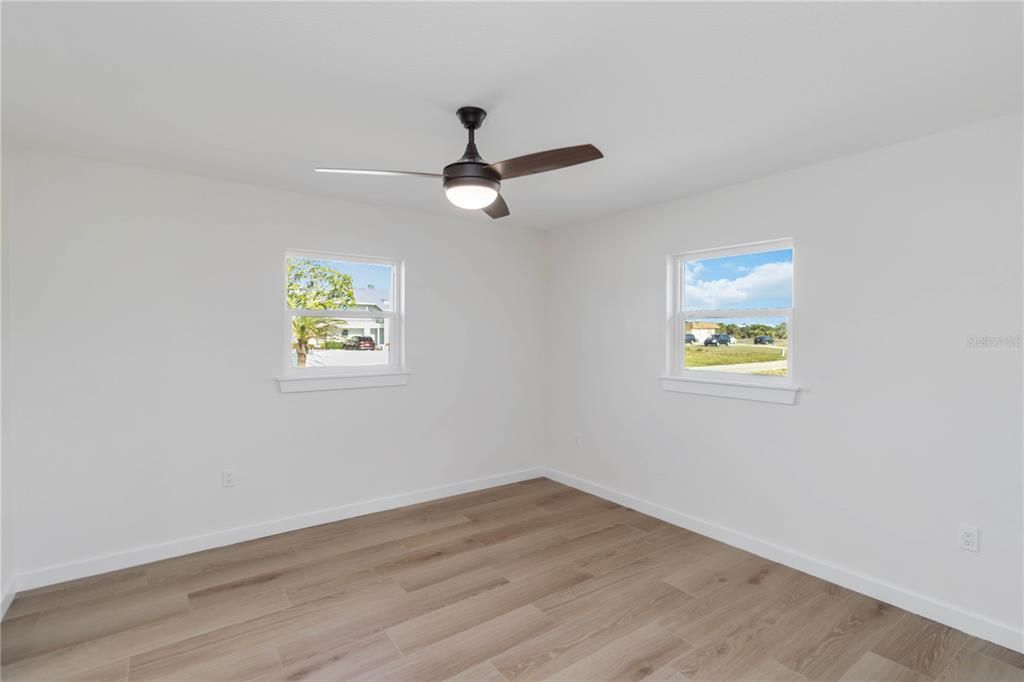 En Venta: $499,900 (6 camas, 0 baños, 2368 Pies cuadrados)
