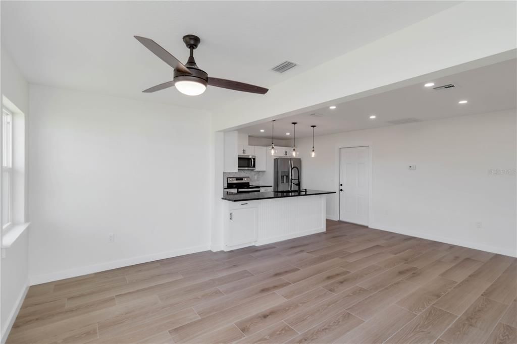 En Venta: $499,900 (6 camas, 0 baños, 2368 Pies cuadrados)
