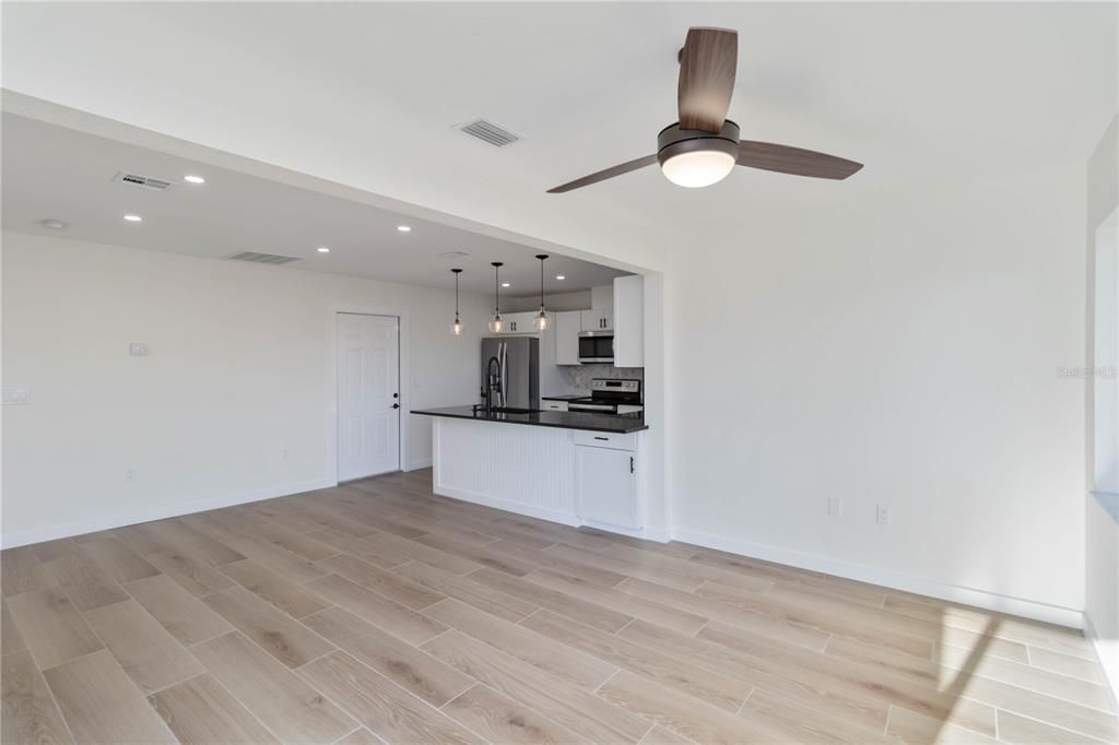 En Venta: $499,900 (6 camas, 0 baños, 2368 Pies cuadrados)