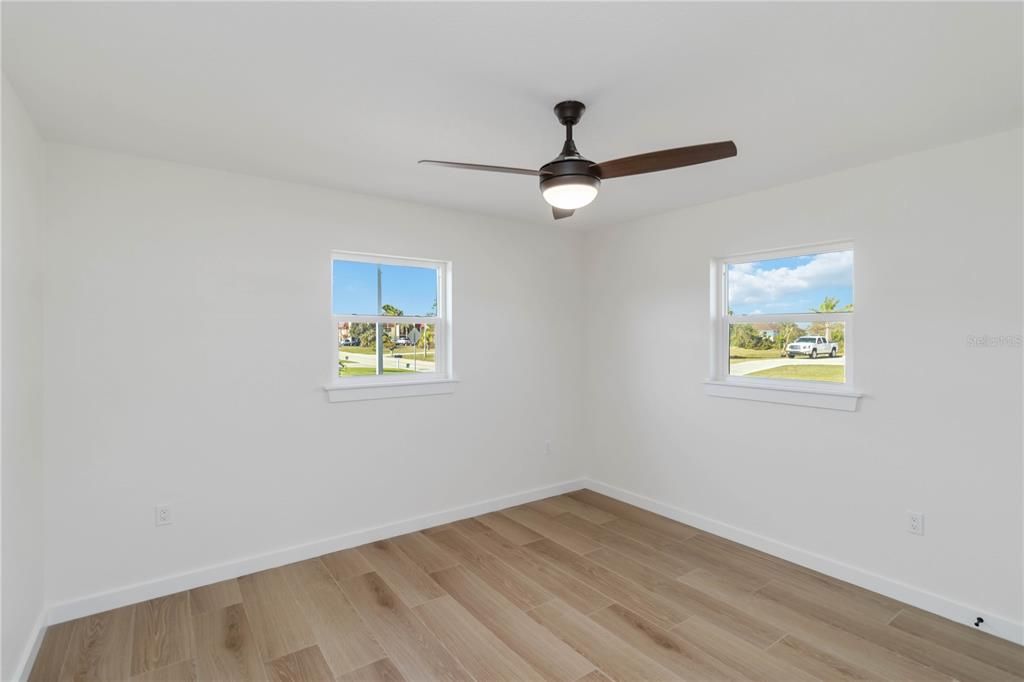 En Venta: $499,900 (6 camas, 0 baños, 2368 Pies cuadrados)