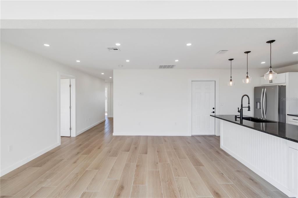 En Venta: $499,900 (6 camas, 0 baños, 2368 Pies cuadrados)