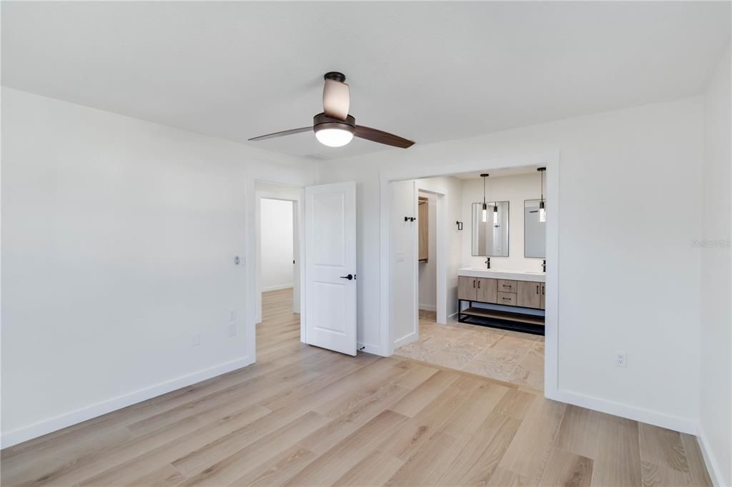 En Venta: $499,900 (6 camas, 0 baños, 2368 Pies cuadrados)