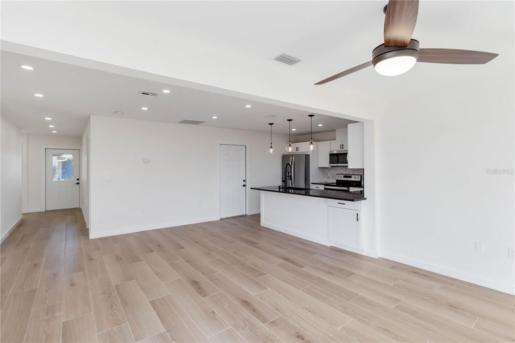 En Venta: $499,900 (6 camas, 0 baños, 2368 Pies cuadrados)