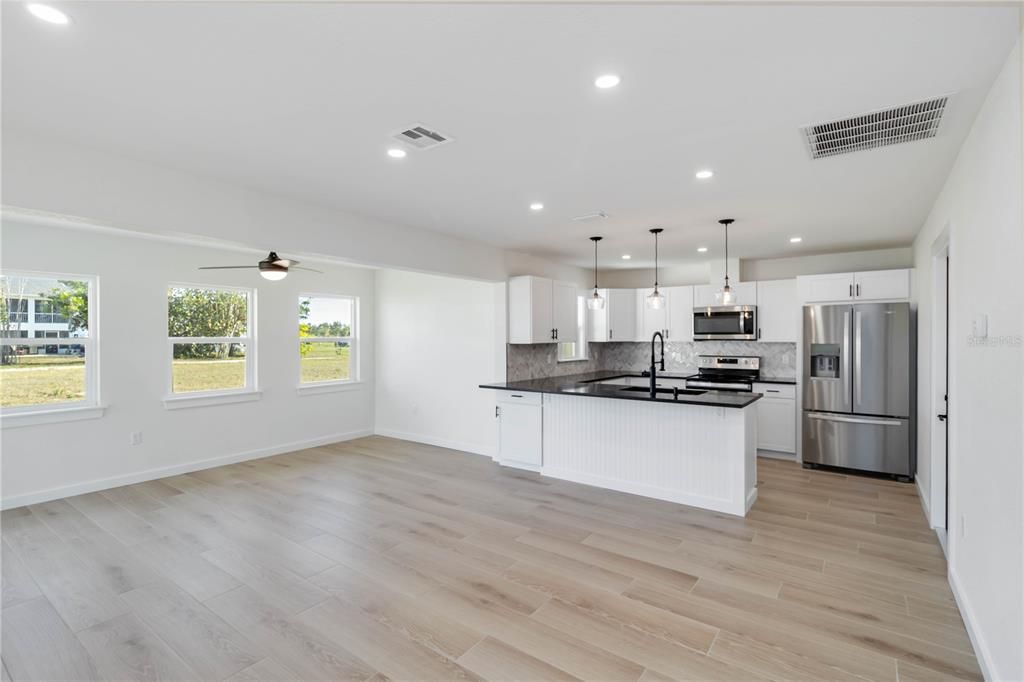 En Venta: $499,900 (6 camas, 0 baños, 2368 Pies cuadrados)