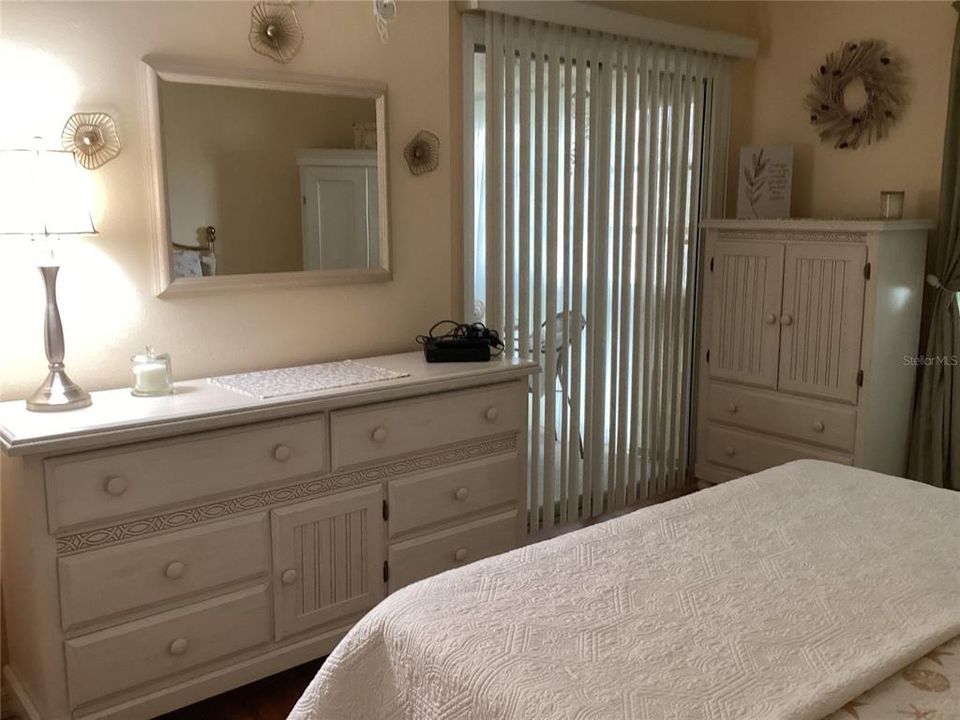 For Sale: $99,900 (1 beds, 1 baths, 669 Square Feet)