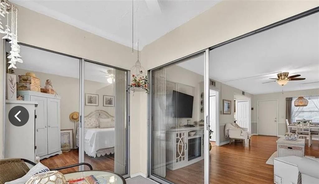 For Sale: $99,900 (1 beds, 1 baths, 669 Square Feet)