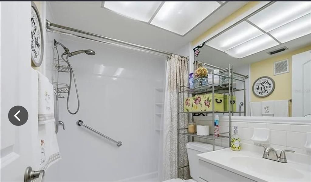 For Sale: $99,900 (1 beds, 1 baths, 669 Square Feet)