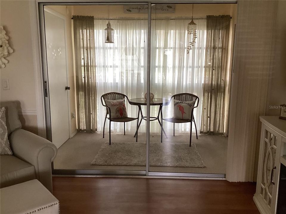 For Sale: $99,900 (1 beds, 1 baths, 669 Square Feet)