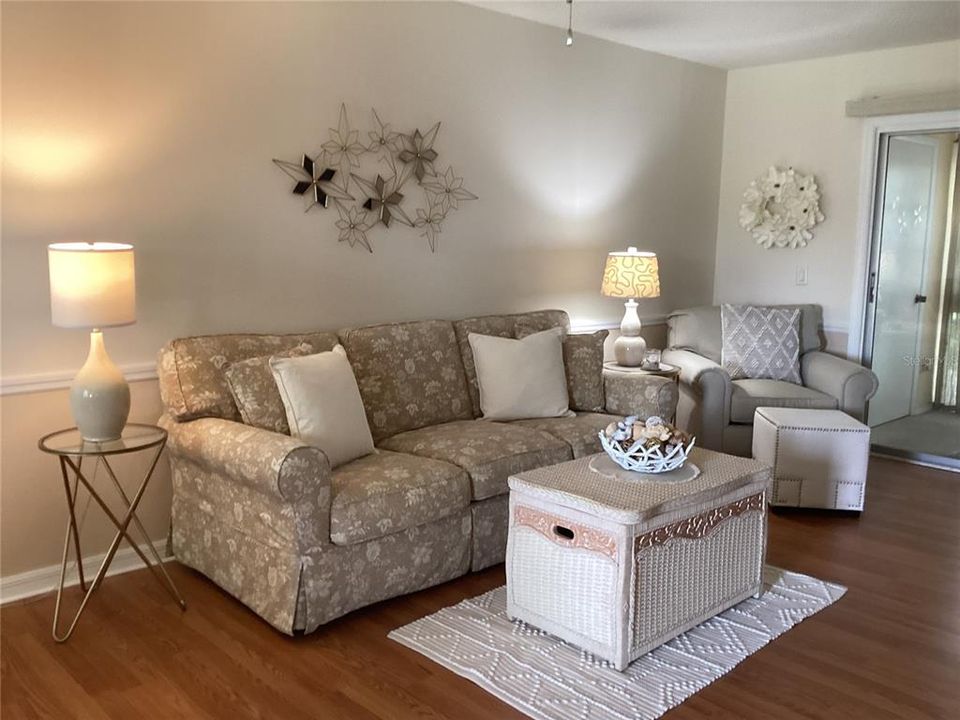 For Sale: $99,900 (1 beds, 1 baths, 669 Square Feet)
