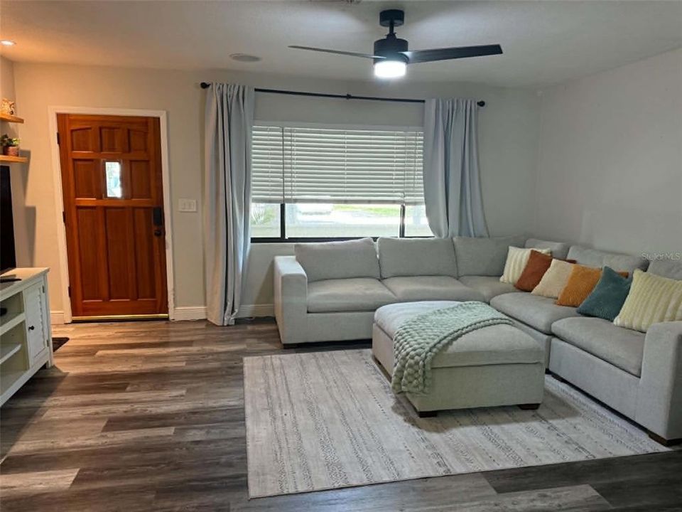 For Rent: $2,400 (2 beds, 1 baths, 1116 Square Feet)