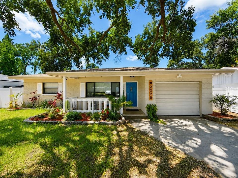 For Rent: $2,400 (2 beds, 1 baths, 1116 Square Feet)