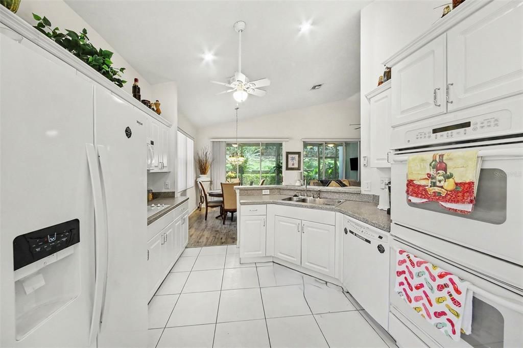 For Sale: $349,000 (2 beds, 2 baths, 1565 Square Feet)