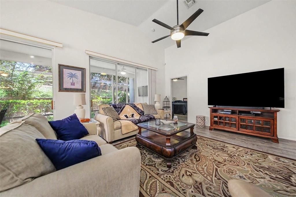 For Sale: $349,000 (2 beds, 2 baths, 1565 Square Feet)
