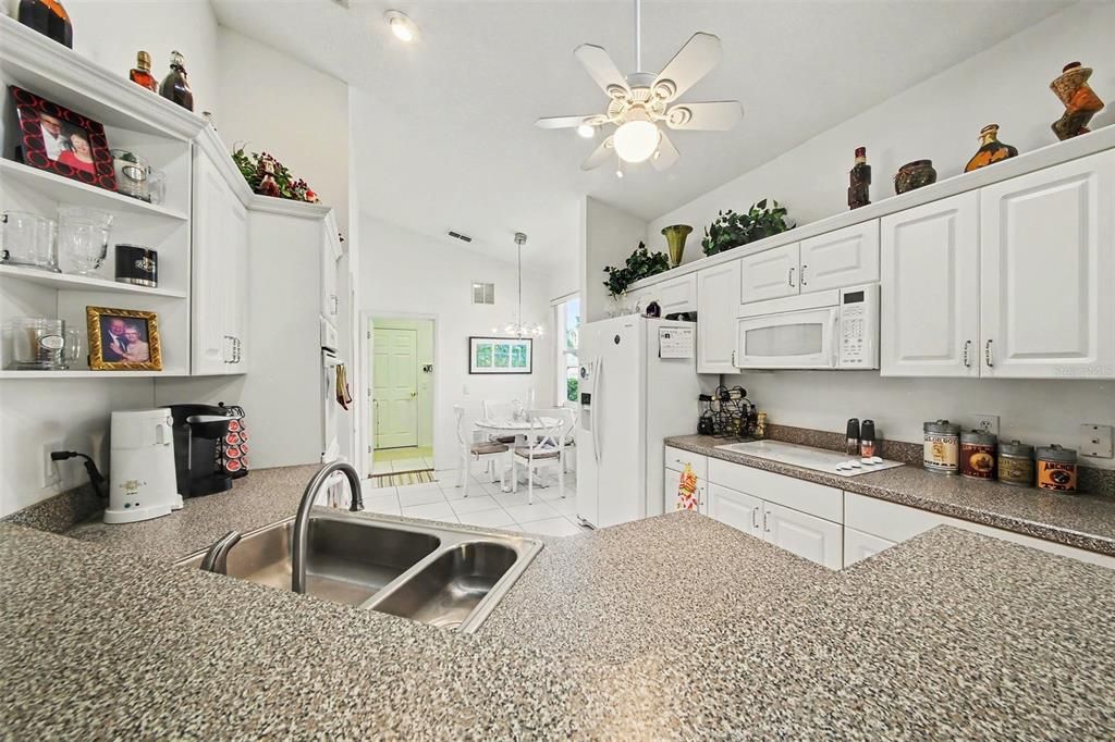 For Sale: $349,000 (2 beds, 2 baths, 1565 Square Feet)
