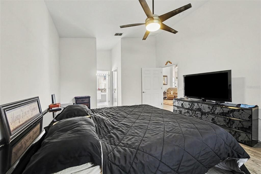 For Sale: $349,000 (2 beds, 2 baths, 1565 Square Feet)