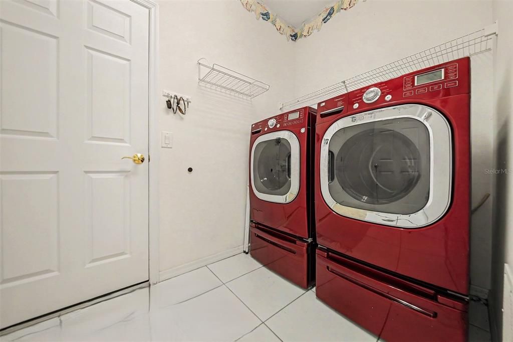 For Sale: $349,000 (2 beds, 2 baths, 1565 Square Feet)