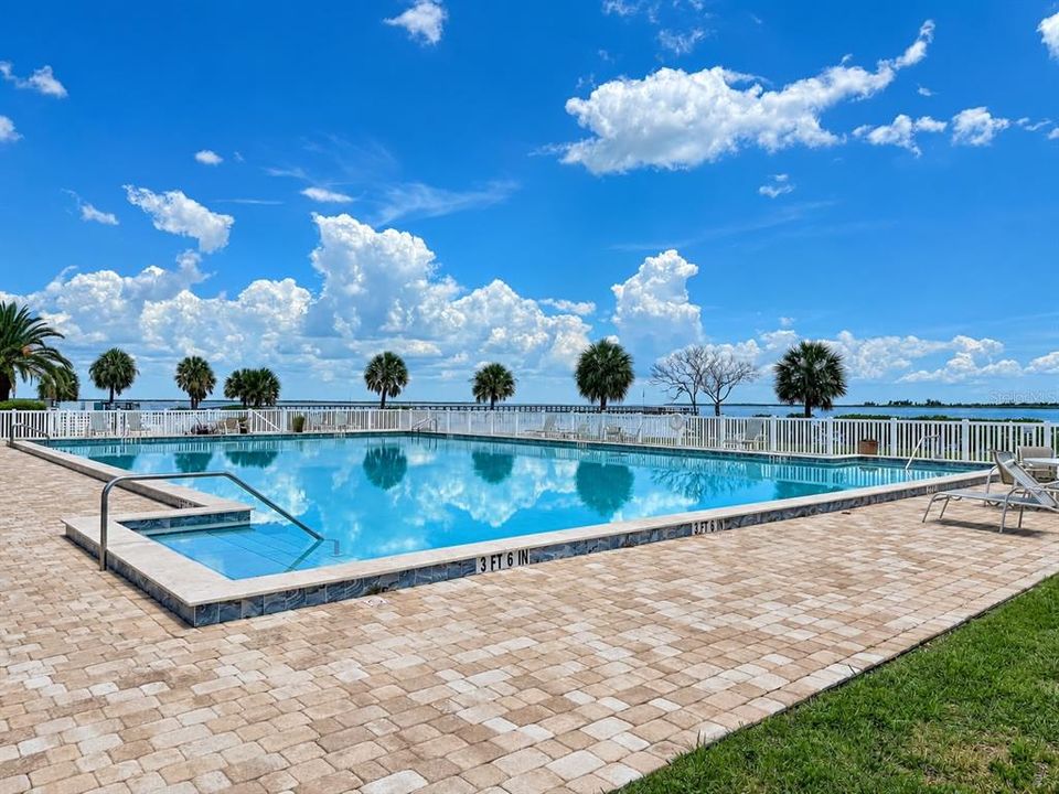 For Sale: $182,900 (1 beds, 1 baths, 798 Square Feet)