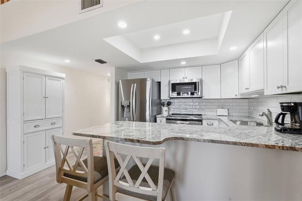 For Sale: $182,900 (1 beds, 1 baths, 798 Square Feet)