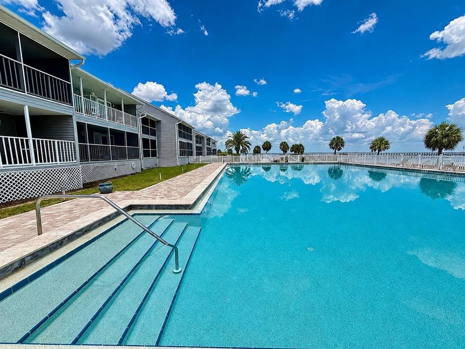 For Sale: $182,900 (1 beds, 1 baths, 798 Square Feet)