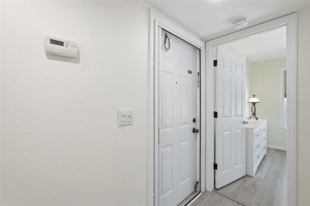 For Sale: $182,900 (1 beds, 1 baths, 798 Square Feet)