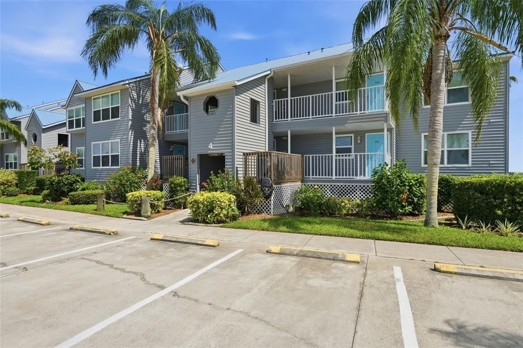 For Sale: $182,900 (1 beds, 1 baths, 798 Square Feet)