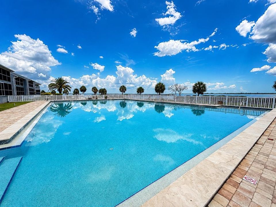 For Sale: $182,900 (1 beds, 1 baths, 798 Square Feet)