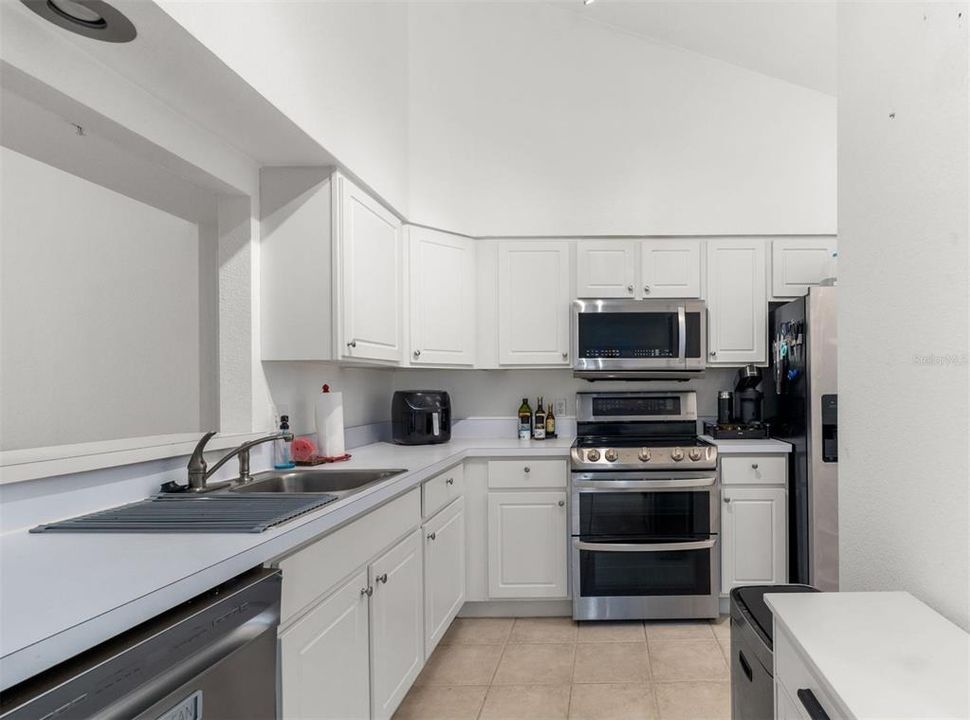 For Sale: $265,000 (3 beds, 3 baths, 1441 Square Feet)
