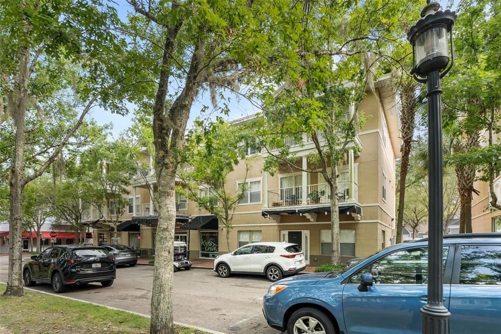 For Sale: $265,000 (3 beds, 3 baths, 1441 Square Feet)