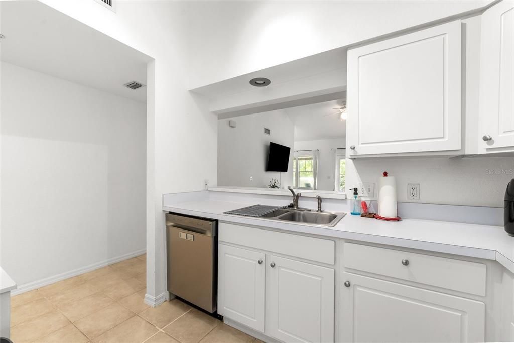 For Sale: $265,000 (3 beds, 3 baths, 1441 Square Feet)