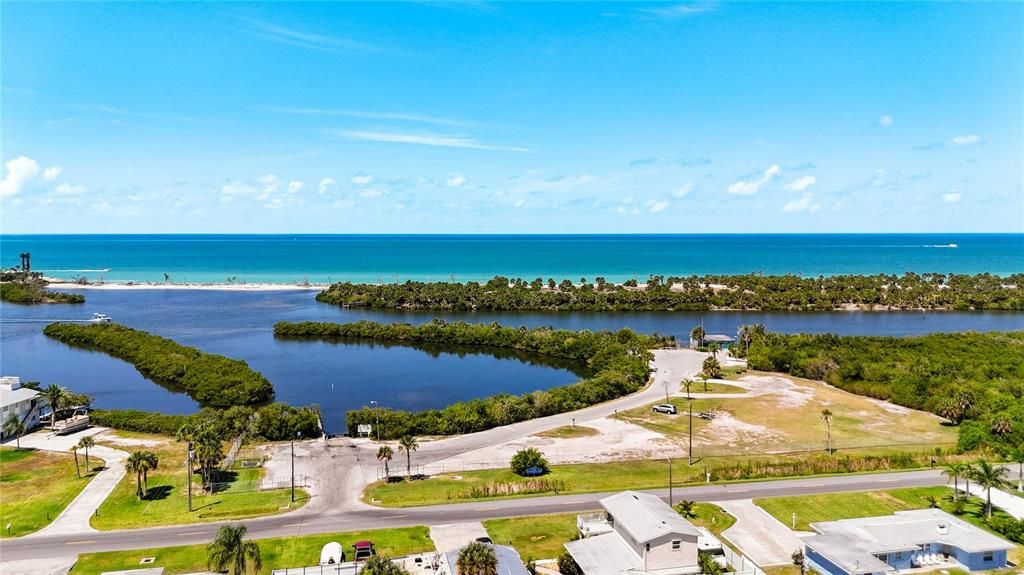 待售: $349,000 (0.48 acres)