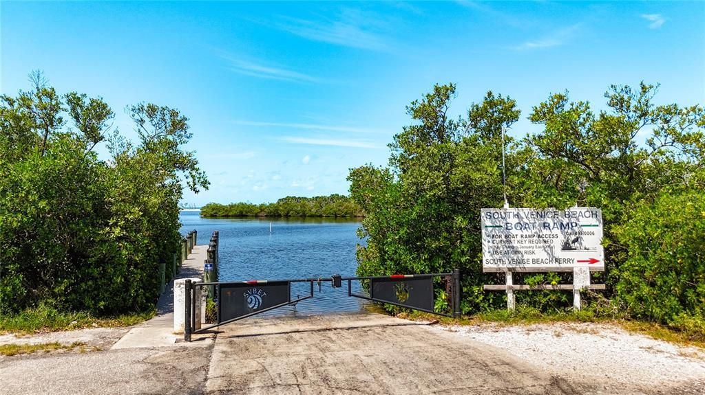 待售: $349,000 (0.48 acres)
