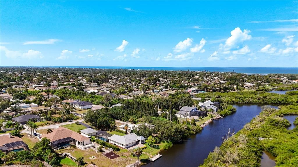 待售: $349,000 (0.48 acres)