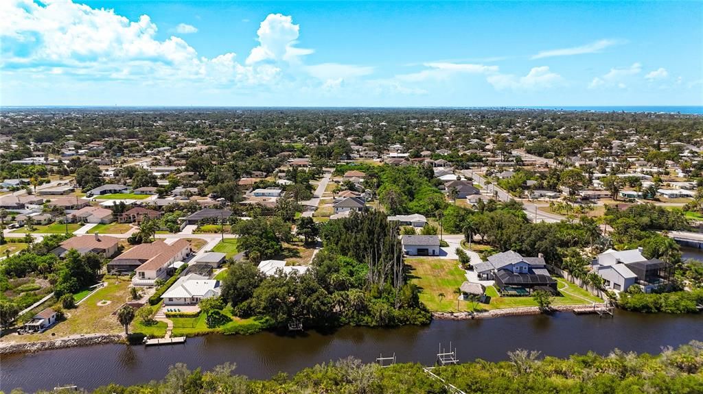 待售: $349,000 (0.48 acres)