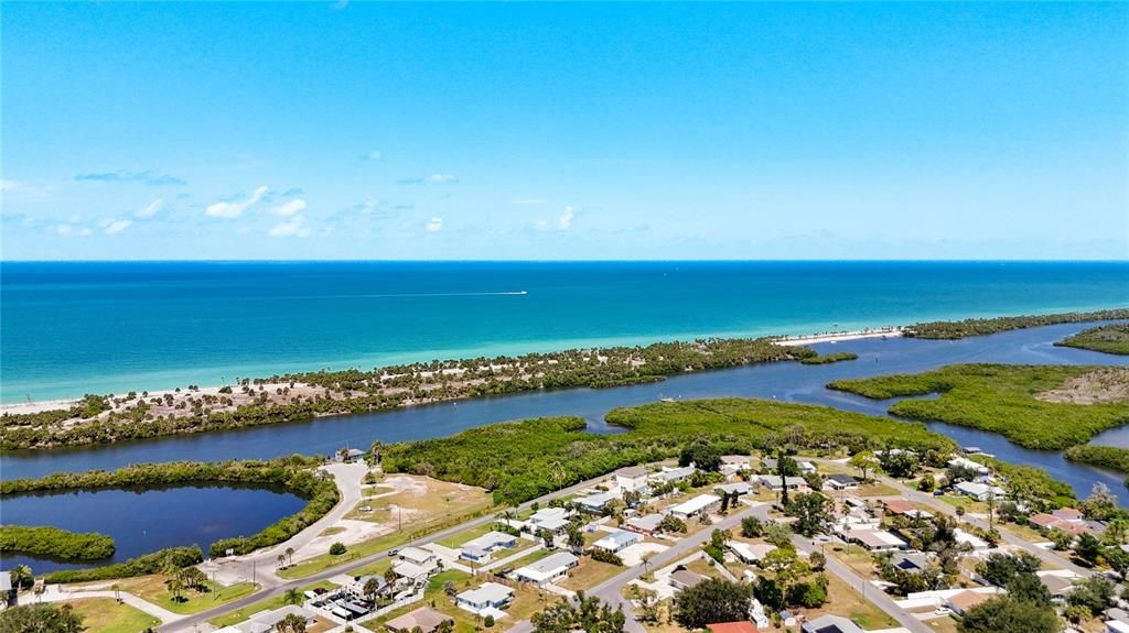 待售: $349,000 (0.48 acres)
