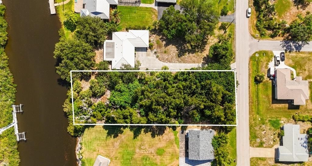 待售: $349,000 (0.48 acres)