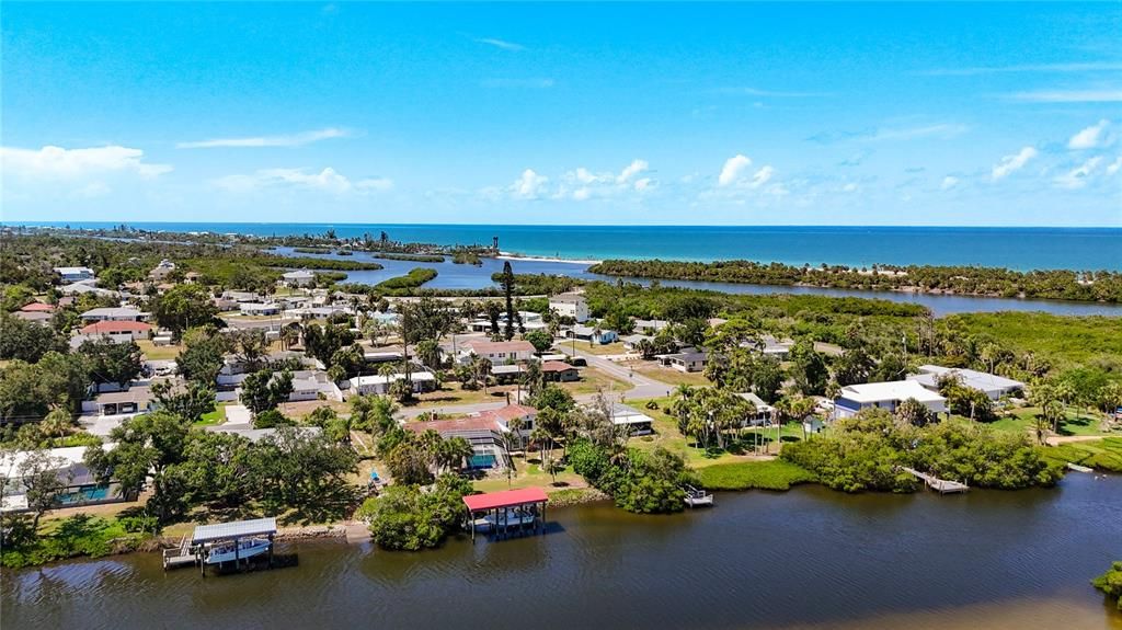 待售: $349,000 (0.48 acres)