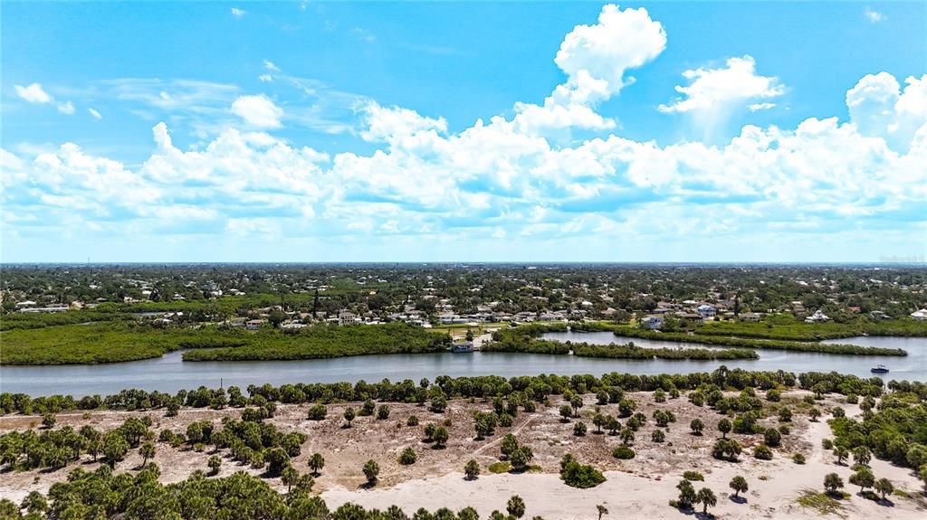 待售: $349,000 (0.48 acres)