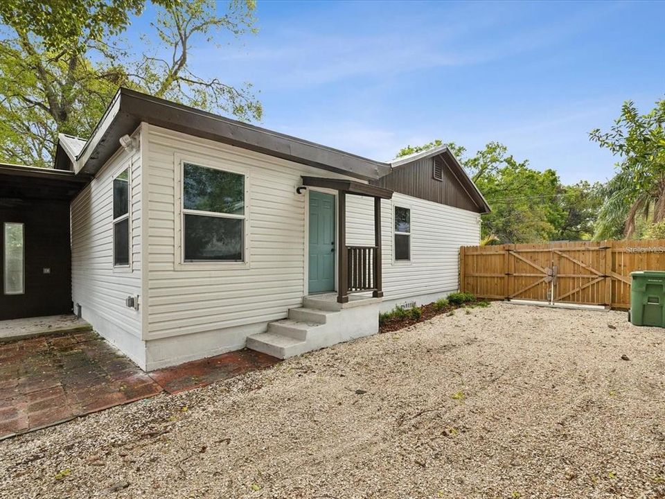 For Rent: $2,600 (3 beds, 2 baths, 1264 Square Feet)