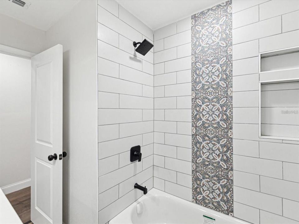 For Rent: $2,600 (3 beds, 2 baths, 1264 Square Feet)
