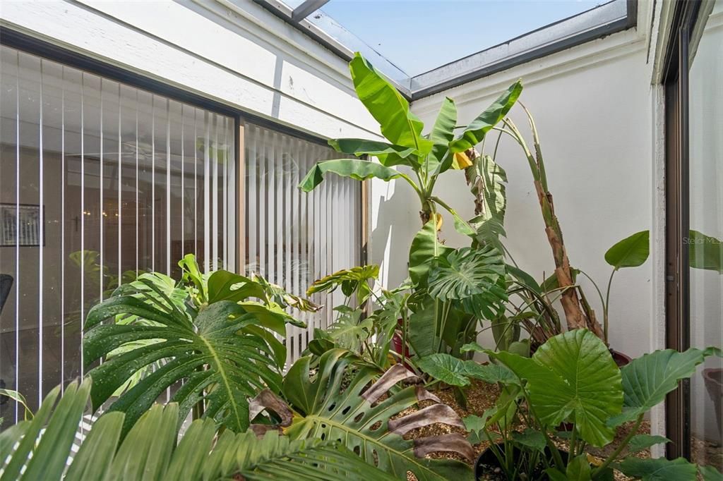 For Sale: $299,000 (2 beds, 2 baths, 1320 Square Feet)